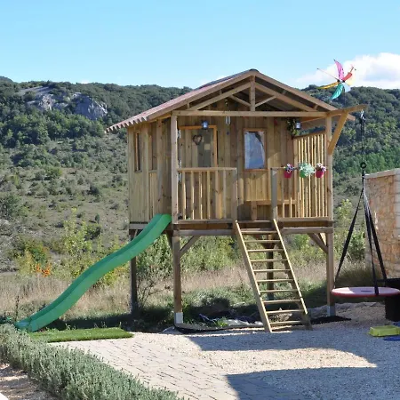 Lavish House In Ardeche With Shared Pool Grospierres