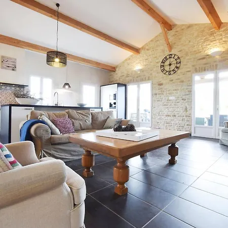 Villa Lavish House In Ardeche With Shared Pool
